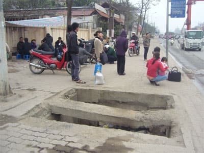 “Bẫy” ở điểm chờ xe buýt