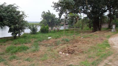 Đất di tích cũng không tha
