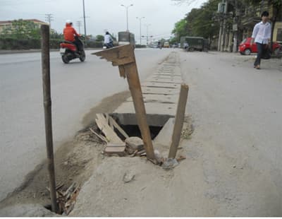 Quốc lộ 5:  Nhiều hố ga mất nắp