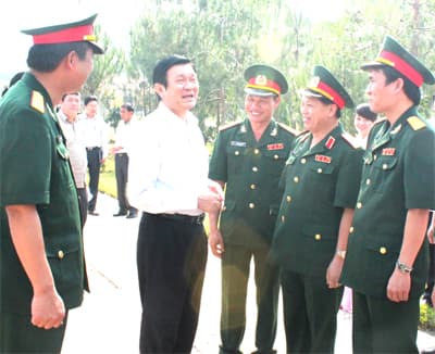 Chủ tịch nước Trương Tấn Sang thăm và làm việc tại một số đơn vị quân đội trên địa bàn tỉnh Điện Biên