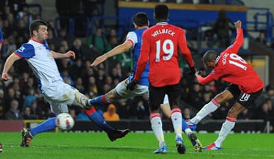 Thắng Blackburn, M.U bỏ xa Man City tới 5 điểm