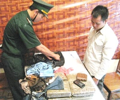 Bắt giữ đường dây buốn bán, vận chuyển 39 bánh heroin và 1 tấn cần sa khô