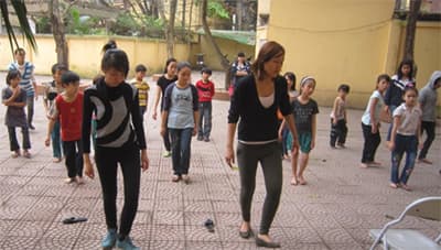 Nhọc nhằn tìm con chữ của các em trường 19-5