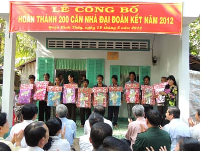 Trao 200 nhà Đại Đoàn kết