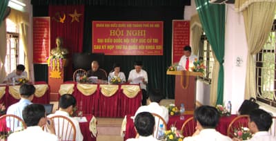Đoàn đại biểu Quốc hội TP Hà Nội tiếp xúc cử tri sau kỳ họp thứ 3