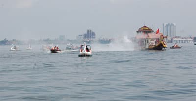 “Tìm kiếm cứu nạn” trên Hồ Tây