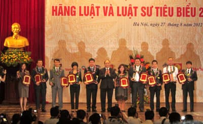 Vinh danh hãng luật và luật sư tiêu biểu năm 2012