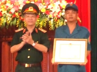 Khen thưởng đột xuất đồng chí Lê Văn Thảo