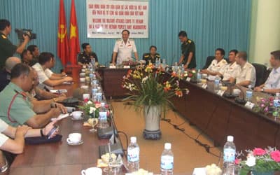 Đoàn Tùy viên Quân sự nước ngoài thăm BTL Hải quân và Công ty 189