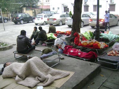 Đón năm mới với “màn trời, chiếu đất”