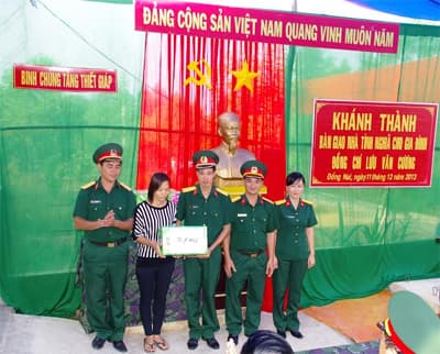 Khánh thành và bàn giao nhà tình nghĩa tặng gia đình chính sách