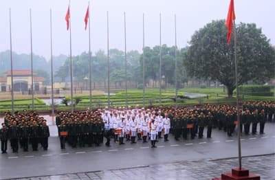 Xây dựng cơ quan chiến lược mẫu mực về điều lệnh, xây dựng chính quy