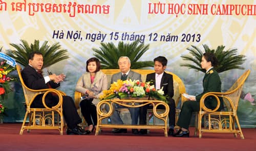 Đắp xây  tình hữu nghị Việt Nam - Campuchia