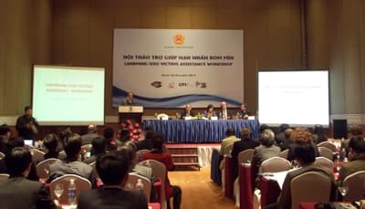 Chung tay hỗ trợ nạn nhân bom, mìn sau chiến tranh