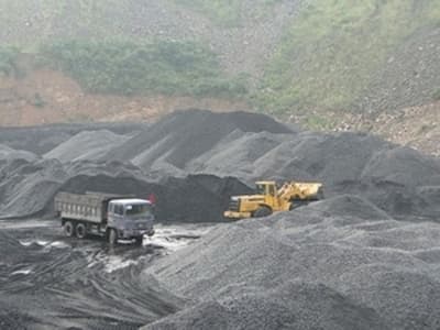 Vinacomin xuất khẩu tấn than đầu tiên của năm mới