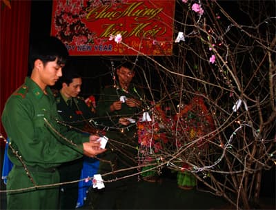 Thức cùng biển, trời mùa Xuân