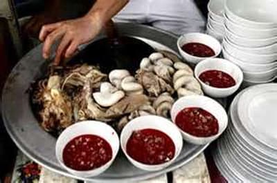 Cẩn thận với "tiết canh lợn nhà"