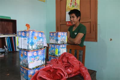 Bắt vụ vận chuyển pháo lậu và cần sa
