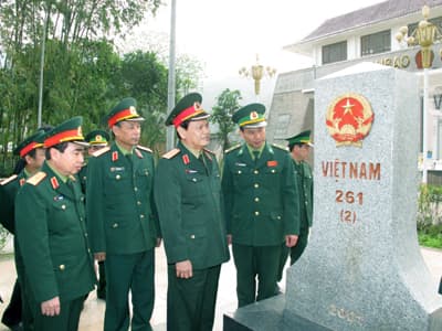 Thượng tướng Nguyễn Thành Cung thăm, kiểm tra Đoàn KTQP 313 và Đồn BP cửa khẩu Thanh Thủy
