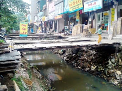 “Cầu khỉ” giữa lòng Hà Nội