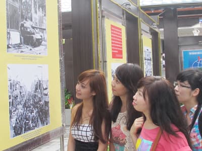 Triển lãm “TP Hồ Chí Minh - 38 năm xây dựng và phát triển”