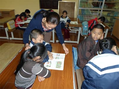 Lớp học đặc biệt ở chùa Hương Lan