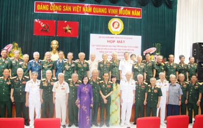 Họp mặt các tướng lĩnh quân đội nghỉ hưu trên địa bàn thành phố