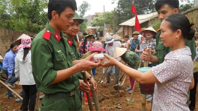 Lính thợ về làng