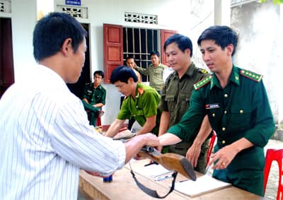 Chủ động vận động nhân dân giao nộp vũ khí đang cất giữ