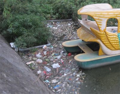Ô nhiễm ở hồ Văn Quán