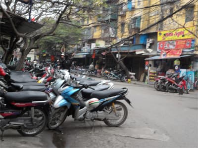 Vỉa hè, lòng đường thành chỗ để xe