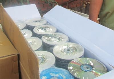 Phát hiện xe khách vận chuyển 26.000 đĩa DVD không rõ nguồn gốc