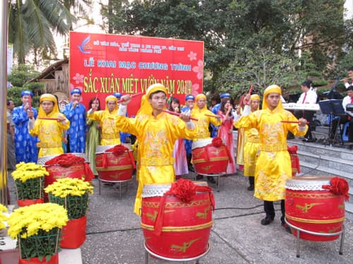 Sắc xuân miệt vườn