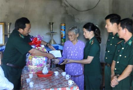 Nhận phụng dưỡng Bà mẹ Việt Nam anh hùng Trần Thị An