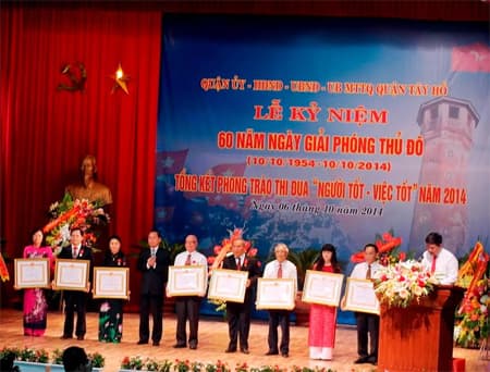 Quận Tây Hồ (Hà Nội) vinh danh gương người tốt, việc tốt