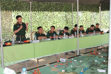 Tiếp nối truyền thống, xây dựng lực lượng vũ trang quân khu vững mạnh về mọi mặt