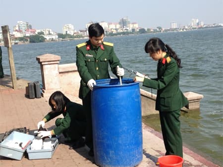 Lặng thầm những người quan trắc