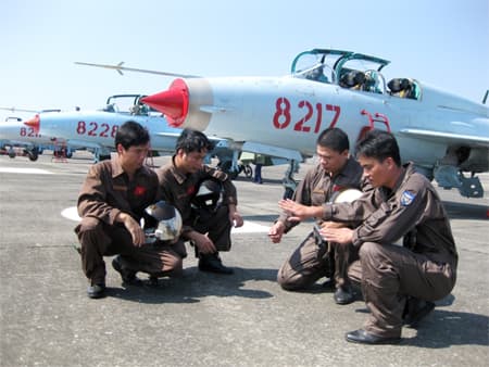 Khát vọng làm chủ bầu trời