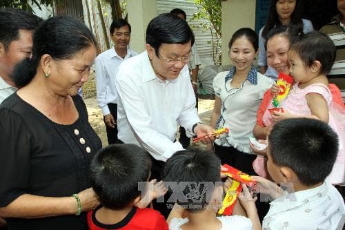 Chủ tịch nước Trương Tấn Sang thăm và chúc Tết tại huyện Củ Chi, TP Hồ Chí Minh