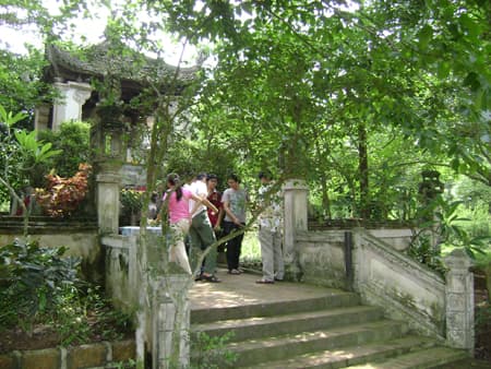 Phá bỏ bức bình phong "quái thú" ở lăng Ngô Quyền vì nhiều ý kiến phản đối