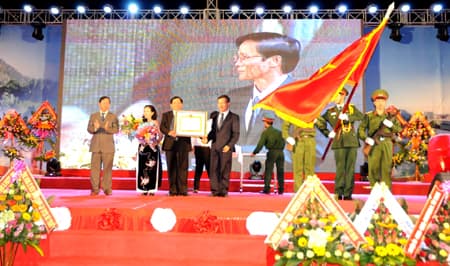 Đón nhận Huân chương Lao động hạng Nhất