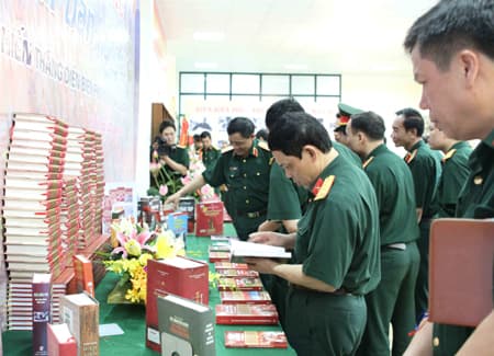 Trưng bày gần 1.000 tài liệu về chiến thắng Điện Biên Phủ