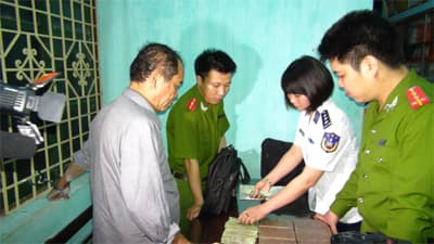 Bắt quả tang đối tượng vận chuyển 10 bánh hê-rô-in