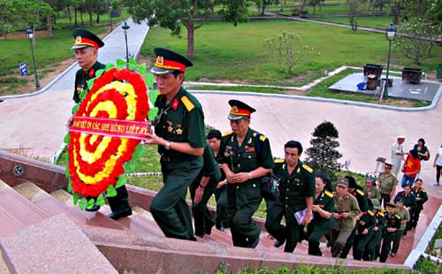 Thăm lại chiến trường xưa