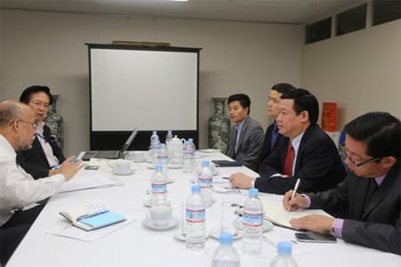 Trưởng Ban Kinh tế Trung ương thảo luận về học thuyết Abenomics