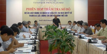 Thẩm tra dự án Nghị quyết về tham gia lực lượng gìn giữ hòa bình thế giới