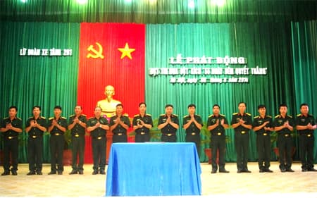 Lữ đoàn xe tăng 201 phát động thi đua đột kích "55 ngày đêm Quyết thắng"