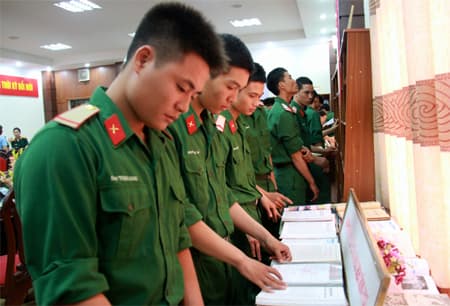 Triển lãm sách, báo và tài liệu về Đại tướng Lê Trọng Tấn