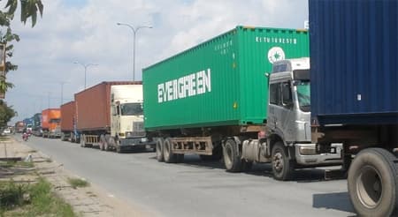 Xử lý thu phí sử dụng công trình kết cấu hạ tầng các phương tiện ra, vào cửa khẩu