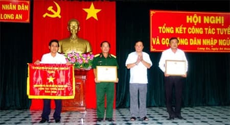 Long An: Tỷ lệ đảng viên nhập ngũ hơn 5%